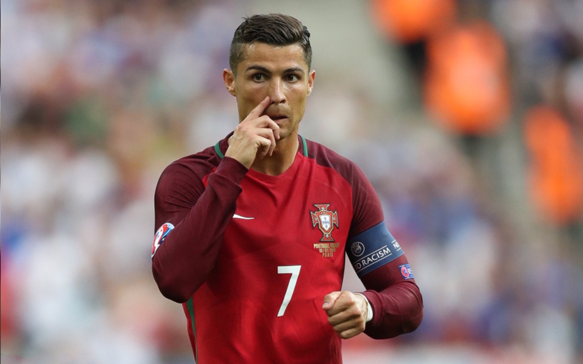 综合格斗赛场焦点!西班牙队对阵俄罗斯队,激战正酣,豪门对决再度上演