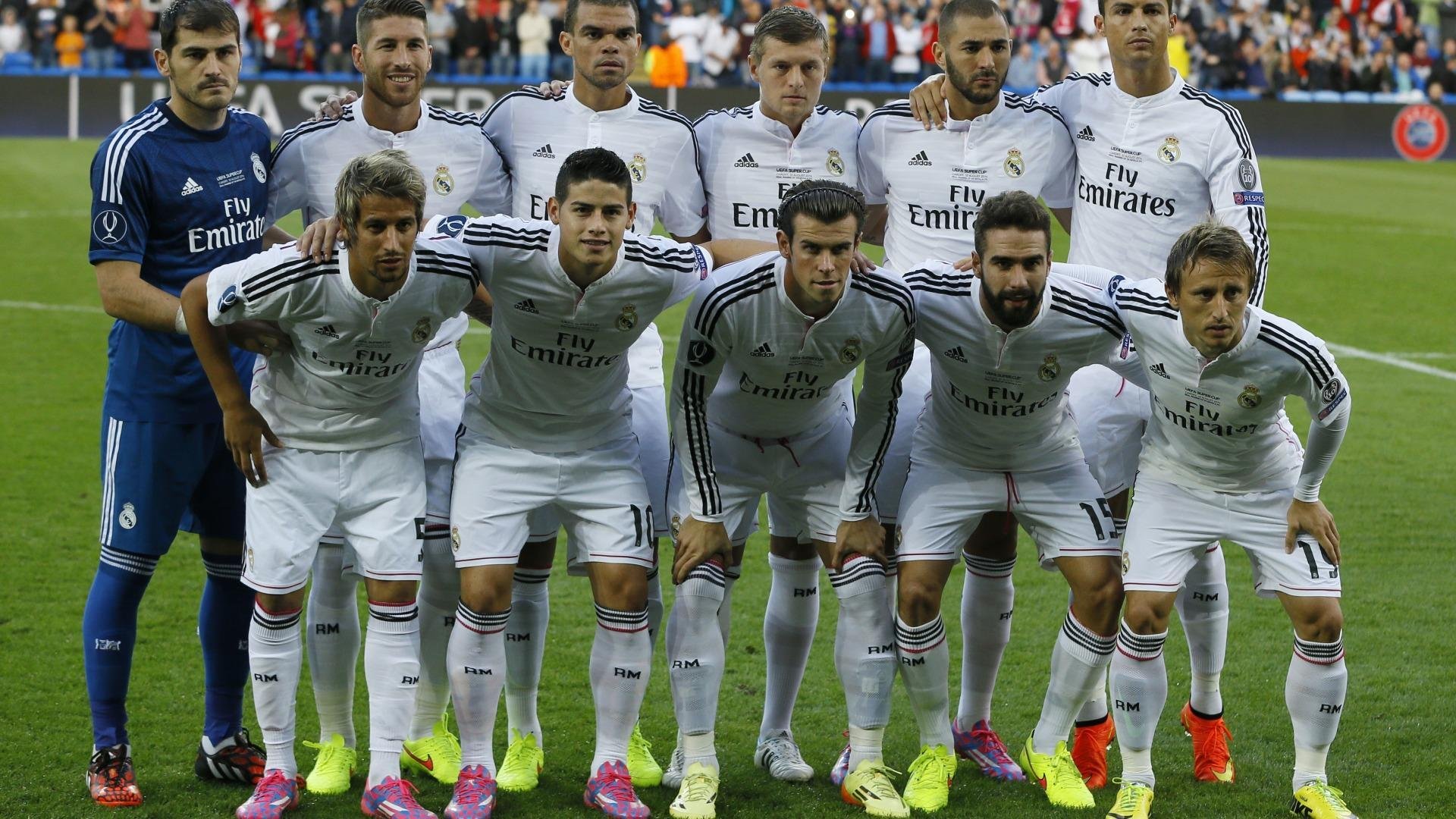 综合格斗赛场焦点!西班牙队对阵俄罗斯队,激战正酣,豪门对决再度上演